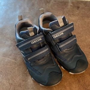 Geox boys size 1 gym shoes blue color